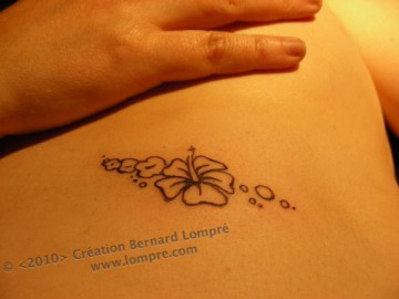 087.tattoo-paris-juin-hibiscus-polyneisen  